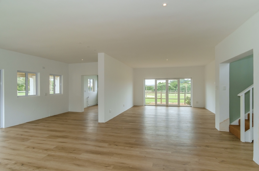 6 Bedroom Property for Sale in Meadowsteads Western Cape